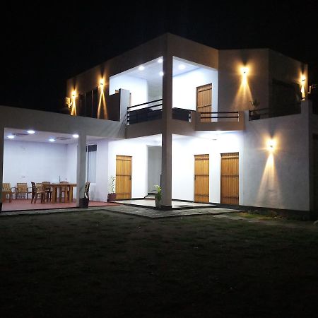Cassia Udawalawe Hotel Bagian luar foto